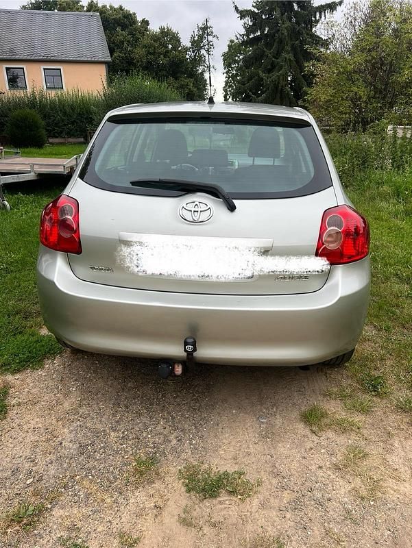 Silber Gebraucht 2007 Toyota Auris Limousine | 3.000 € (Fairer Preis) - Bild 1/4