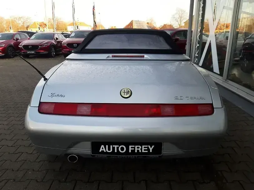 Occasion Alfa Romeo Spider 154 ch (113 kW) 2000 Argent Cabriolet