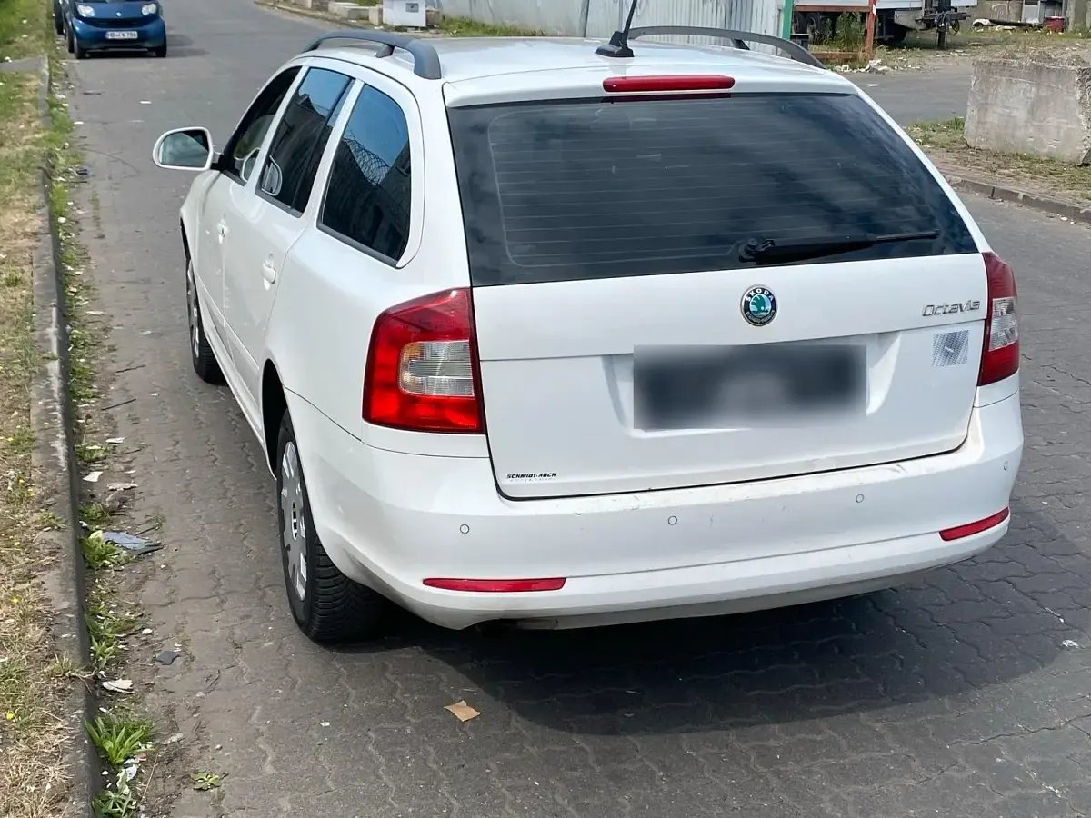Gebraucht Skoda Octavia 105 PS (77 kW) 2012 Weiß Kombi