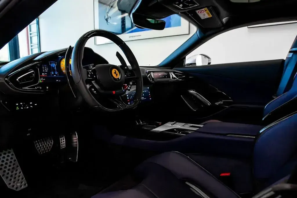 Second-hand Ferrari 12 Cilindri 829 CP (609 kW) 2025 Argintiu