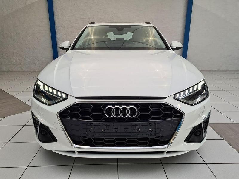 Gebraucht Audi A4 S-Line 163 PS (119 kW) 2023 Ibisweiß Kombi