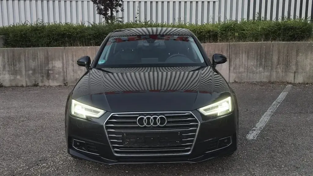 Gebraucht Audi A4 Design 190 PS (139 kW) 2016 Grau Limousine