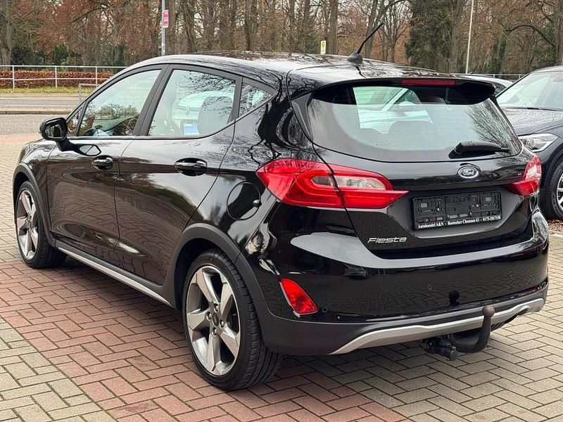 Gebraucht Ford Fiesta Active 101 PS (74 kW) 2018 Schwarz Kleinwagen