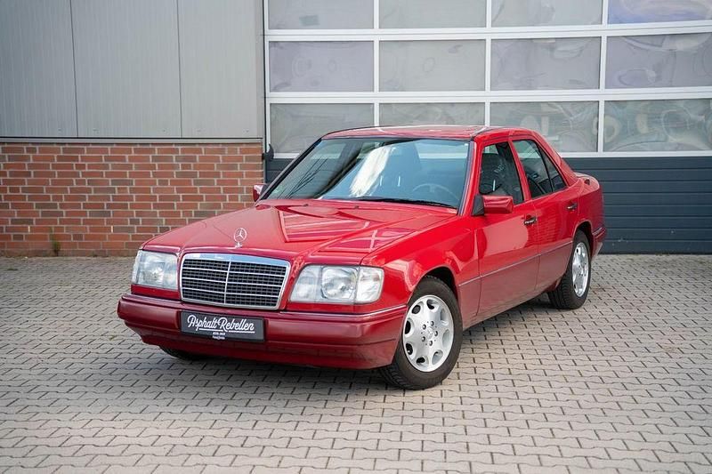 Rot Gebraucht 1994 Mercedes E200 Limousine | 17.800 € - Bild 1/4