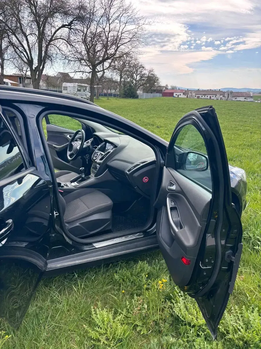 Gebraucht Ford Focus 2014 Schwarz Kombi