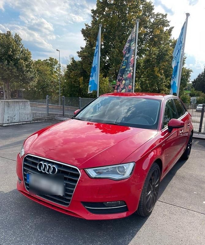 Gebraucht Audi A3 110 PS (80 kW) 2016 Rot Limousine