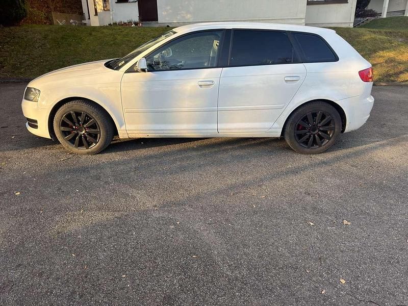 Gebraucht Audi A3 Ambiente 102 PS (75 kW) 2010 Weiß Limousine
