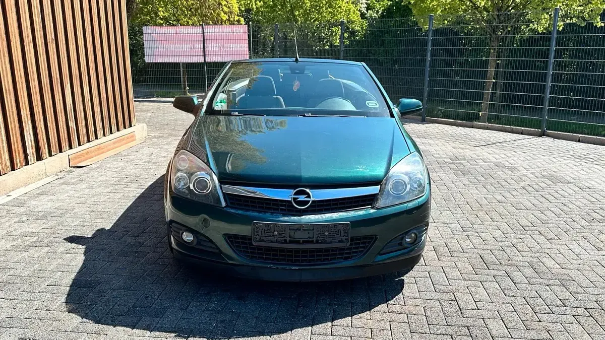 Gebraucht Opel Astra Cabriolet 140 PS (102 kW) 2008 Grün Cabrio