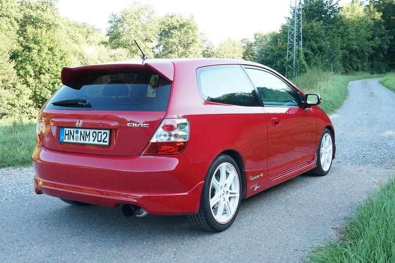 Rot Gebraucht 2005 Honda Civic Sport Limousine | 2.950 € (Etwas zu teuer) - Bild 1/4