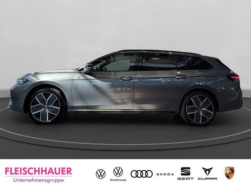 Gebraucht VW Passat R-line 150 PS (110 kW) 2025 Grau Kombi