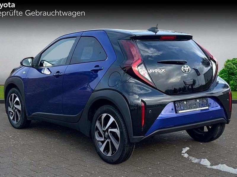 Gebraucht Toyota Aygo Comfort 72 PS (52 kW) 2024 Juniper blue/ black mica (209) Kleinwagen
