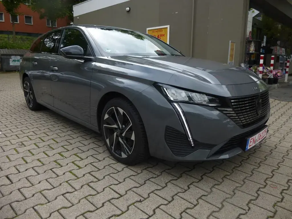 Gebraucht Peugeot 308 Allure 131 PS (96 kW) 2023 Grau Kombi