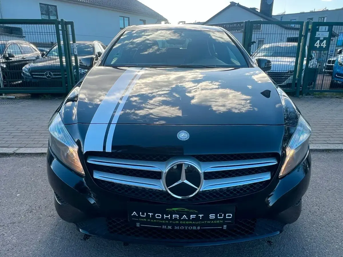 Gebraucht Mercedes A180 122 PS (89 kW) 2013 Schwarz Limousine