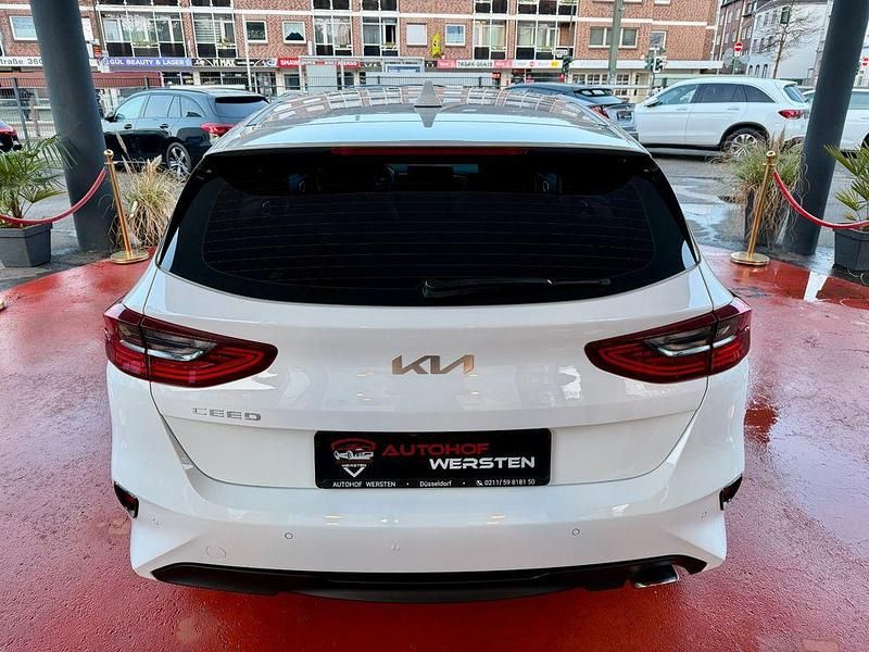 Usado Kia Ceed 160 HP (117 kW) 2022 Branco Citadino