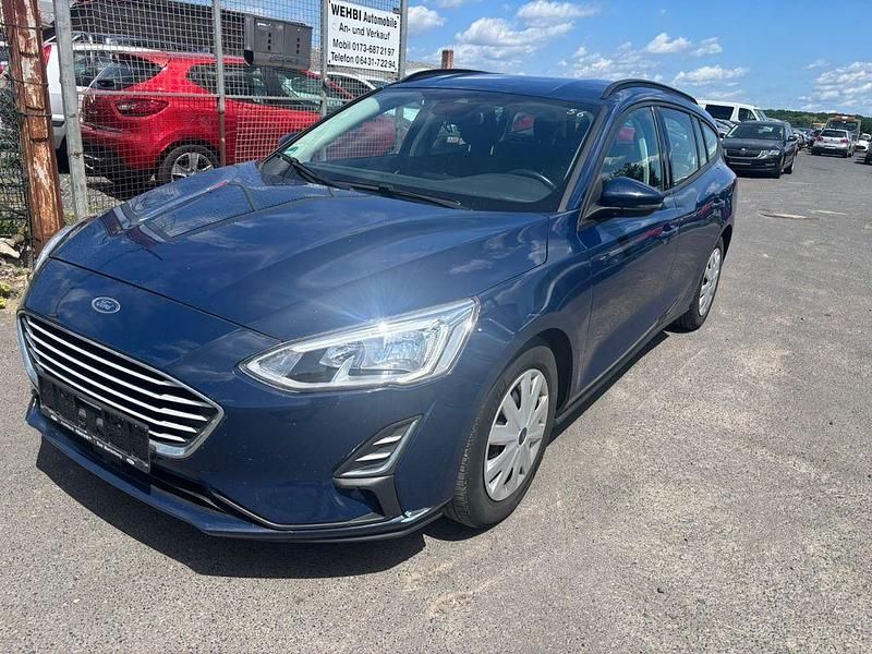 Blau Gebraucht 2018 Ford Focus Trend Limousine | 6.999 € (Superpreis) - Bild 1/4