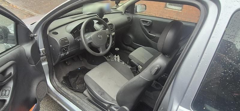 Używany Opel Corsa 58 KM (42 kW) 2006 Szary Hatchback