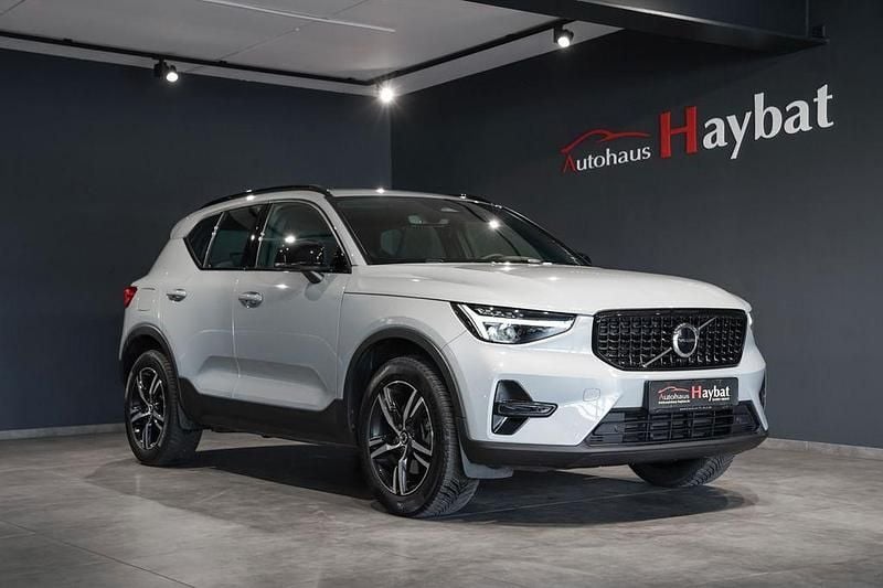 Vapour grey Gebraucht 2024 Volvo XC40 Plus SUV | 34.950 € (Superpreis) - Bild 1/4