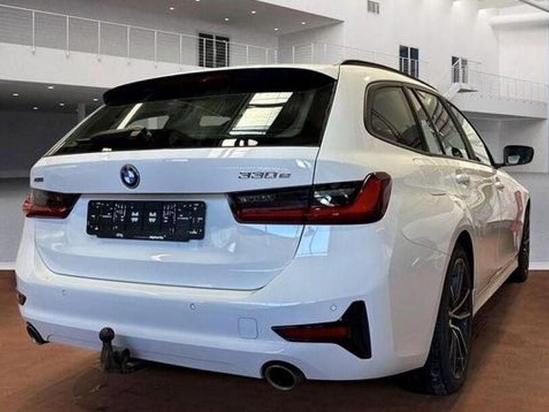 Gebraucht BMW 330e Advantage 252 PS (185 kW) 2021 Weiß Kombi