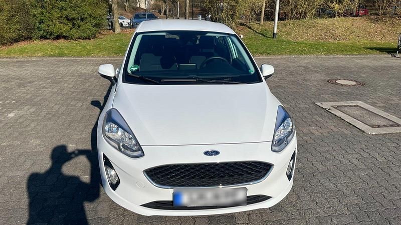 Gebraucht Ford Fiesta Cool & Connect 101 PS (74 kW) 2018 Weiß Kleinwagen