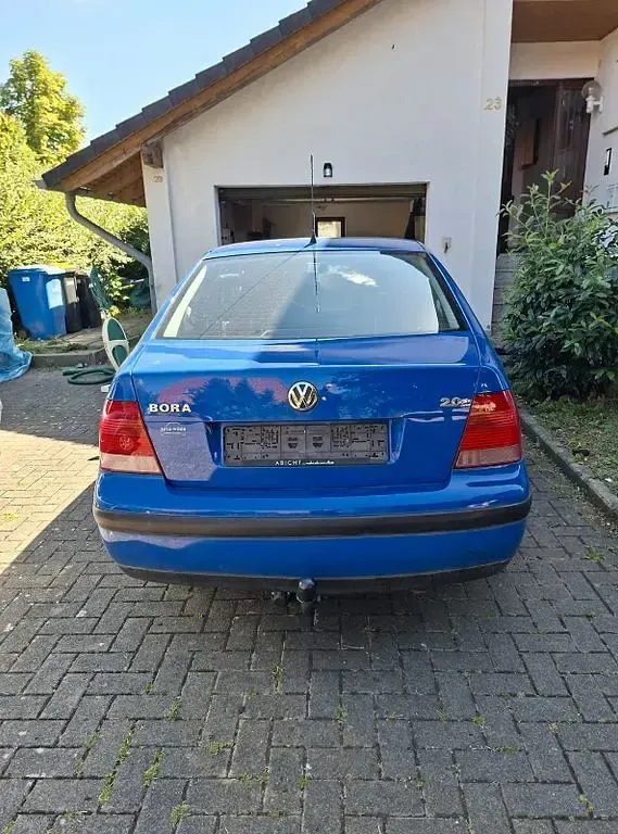Gebraucht VW Bora 116 PS (85 kW) 2002 Blau Limousine