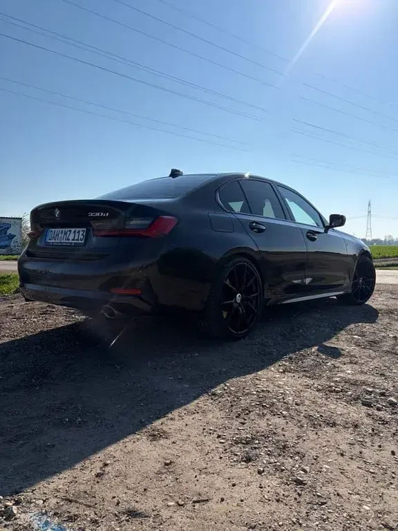 Gebraucht BMW 330 Sport Line 265 PS (194 kW) 2019 Schwarz Limousine