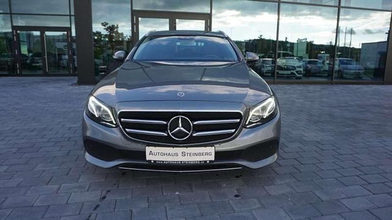 Grau Gebraucht 2019 Mercedes E300 Kombi | 23.987 € (Guter Preis) - Bild 1/4