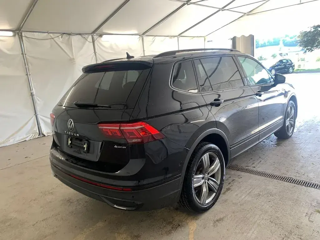 Gebraucht VW Tiguan Allspace 200 PS (147 kW) 2022 Deep black perleffekt SUV