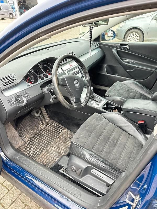 Second-hand VW Passat 140 CP (102 kW) 2006 Albastru Berlinǎ