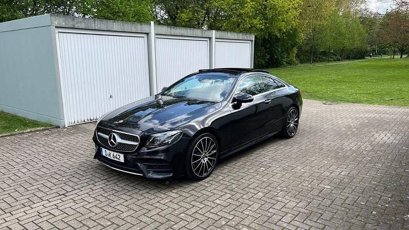 Gebraucht Mercedes E220 AMG line 194 PS (142 kW) 2018 Schwarz Coupé