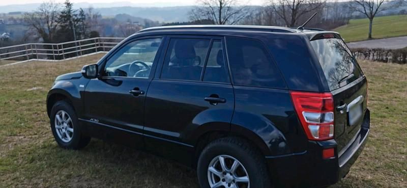 Gebraucht Suzuki Grand Vitara 129 PS (94 kW) 2011 Schwarz SUV