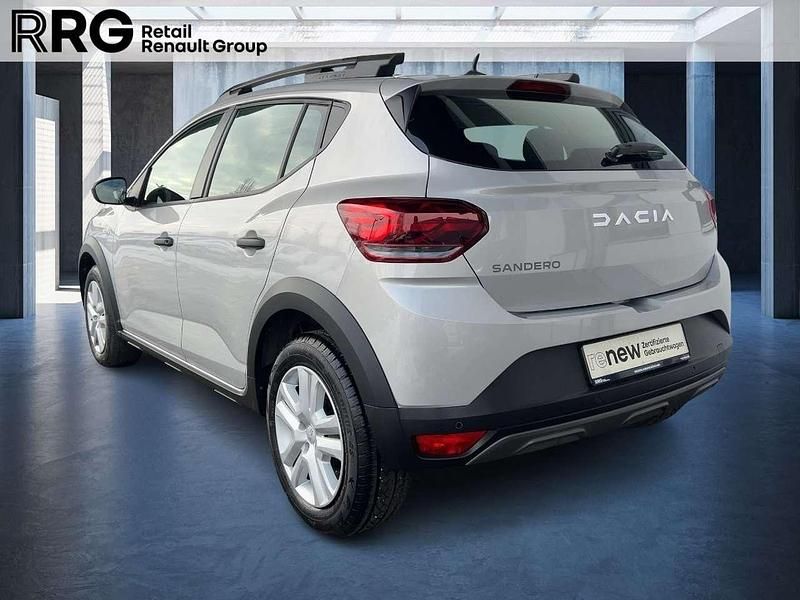 Gebraucht Dacia Sandero Essentiel 91 PS (66 kW) 2024 Moonstonegrau Limousine