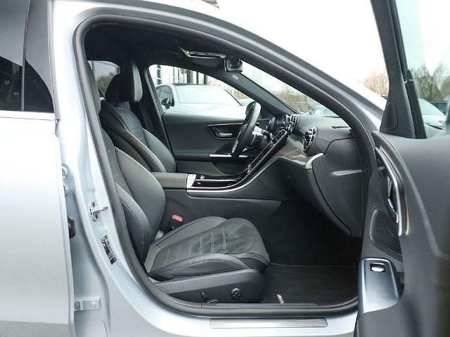 Silber / hightechsilber Gebraucht 2023 Mercedes C220 AMG Kombi | 39.890 € (Fairer Preis) - Bild 1/4