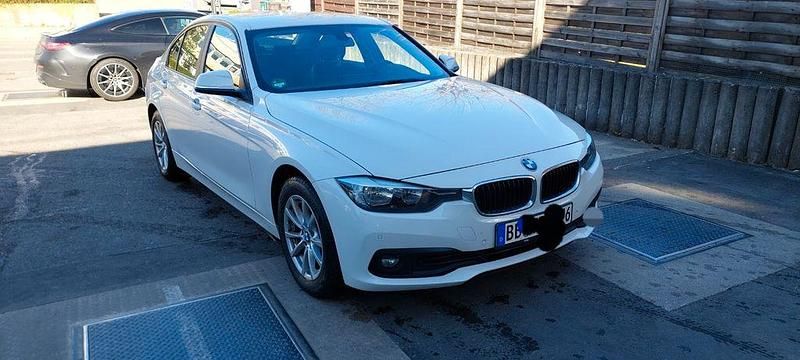 Gebraucht BMW 320 Advantage 190 PS (139 kW) 2015 Weiß Limousine