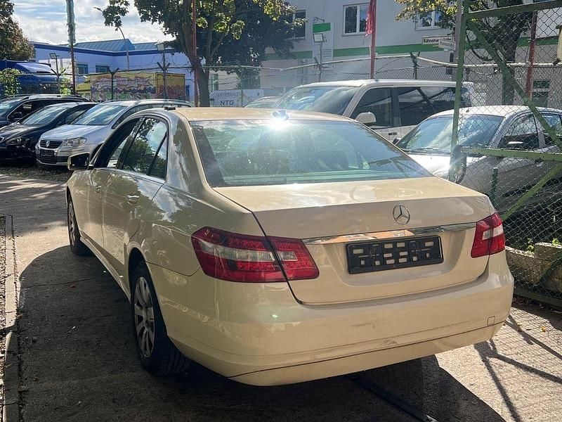 Gebraucht Mercedes E200 136 PS (100 kW) 2013 Beige Limousine