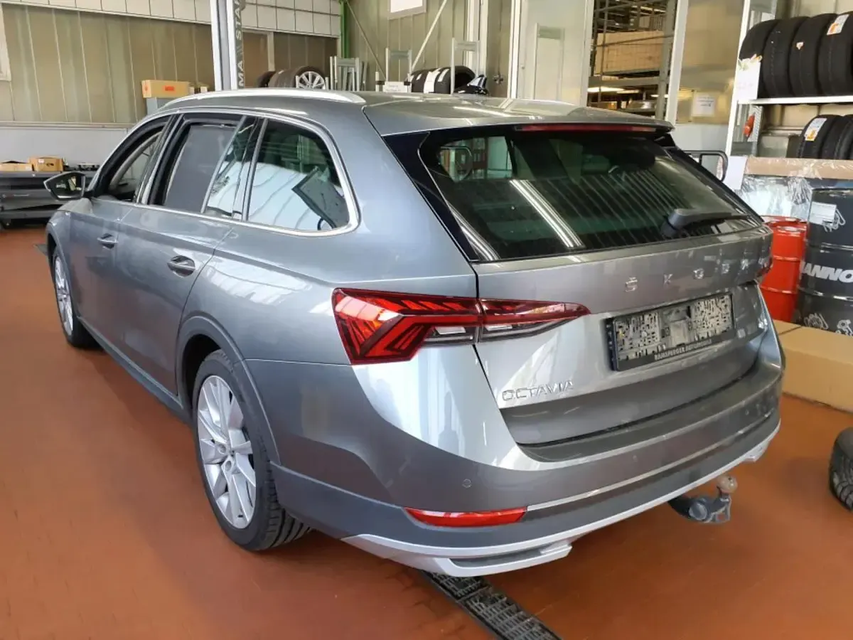 Gebraucht Skoda Octavia Scout 4x4 200 PS (147 kW) 2023 Grau Kombi