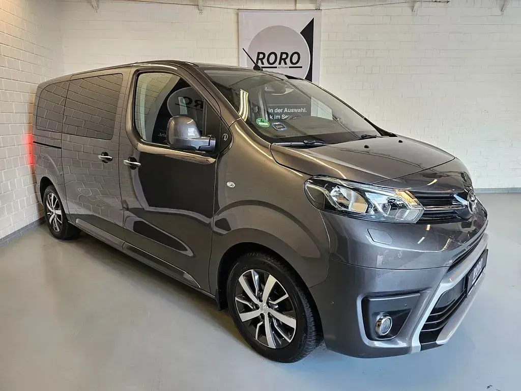Gebraucht Toyota Proace Verso Team 177 PS (130 kW) 2021 Grau Kombi