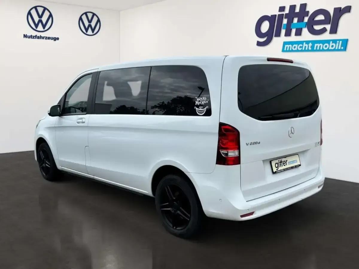 Gebraucht Mercedes V220 163 PS (119 kW) 2021 Weiß Van / Kleinbus