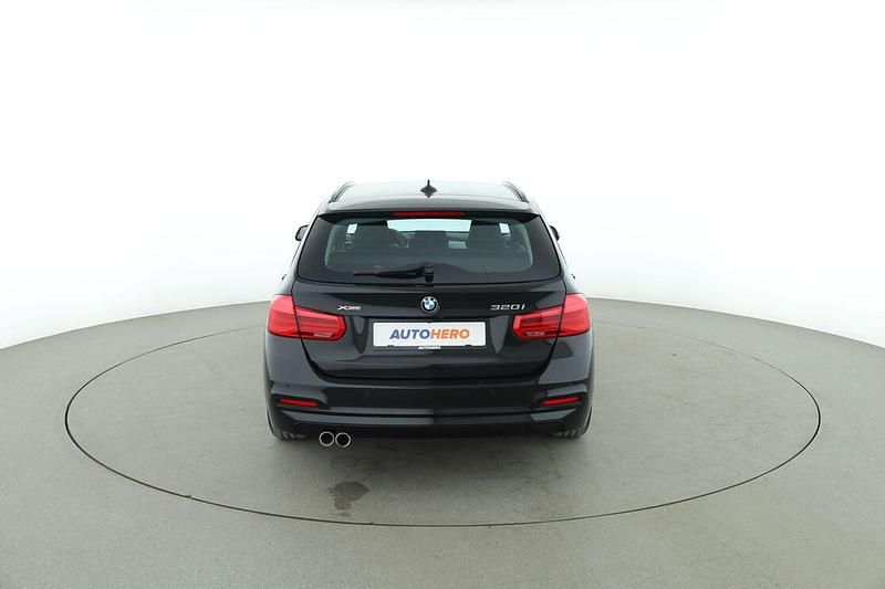 Gebraucht BMW 320 Advantage 184 PS (135 kW) 2019 Schwarz Kombi