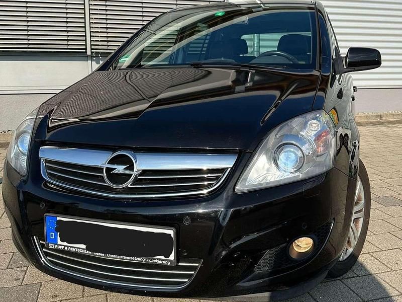 Schwarz Gebraucht 2010 Opel Zafira Innovation Van / Kleinbus | 5.000 € (Teuer) - Bild 1/4