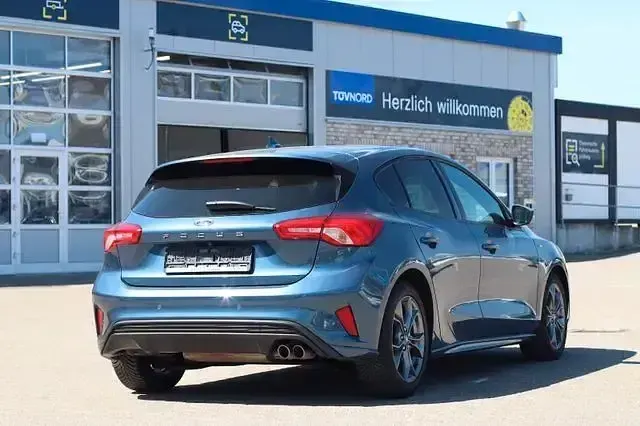 Gebraucht Ford Focus Trend 125 PS (91 kW) 2017 Andere Limousine