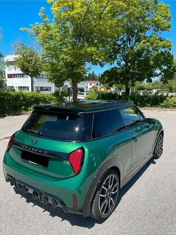 Używany Mini John Cooper Works 204 KM (150 kW) 2024 Zielony Hatchback
