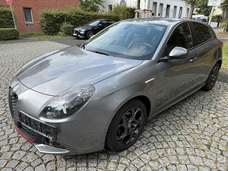 Gebraucht Alfa Romeo Giulietta Veloce 120 PS (88 kW) 2016 Grau Kleinwagen
