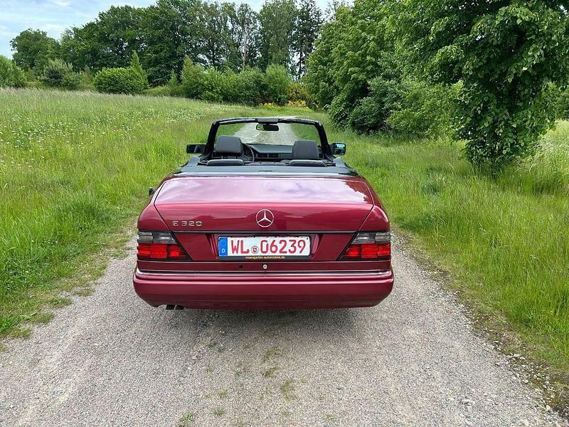 Second-hand Mercedes E320 220 CP (161 kW) 1994 Roșu Cabrio