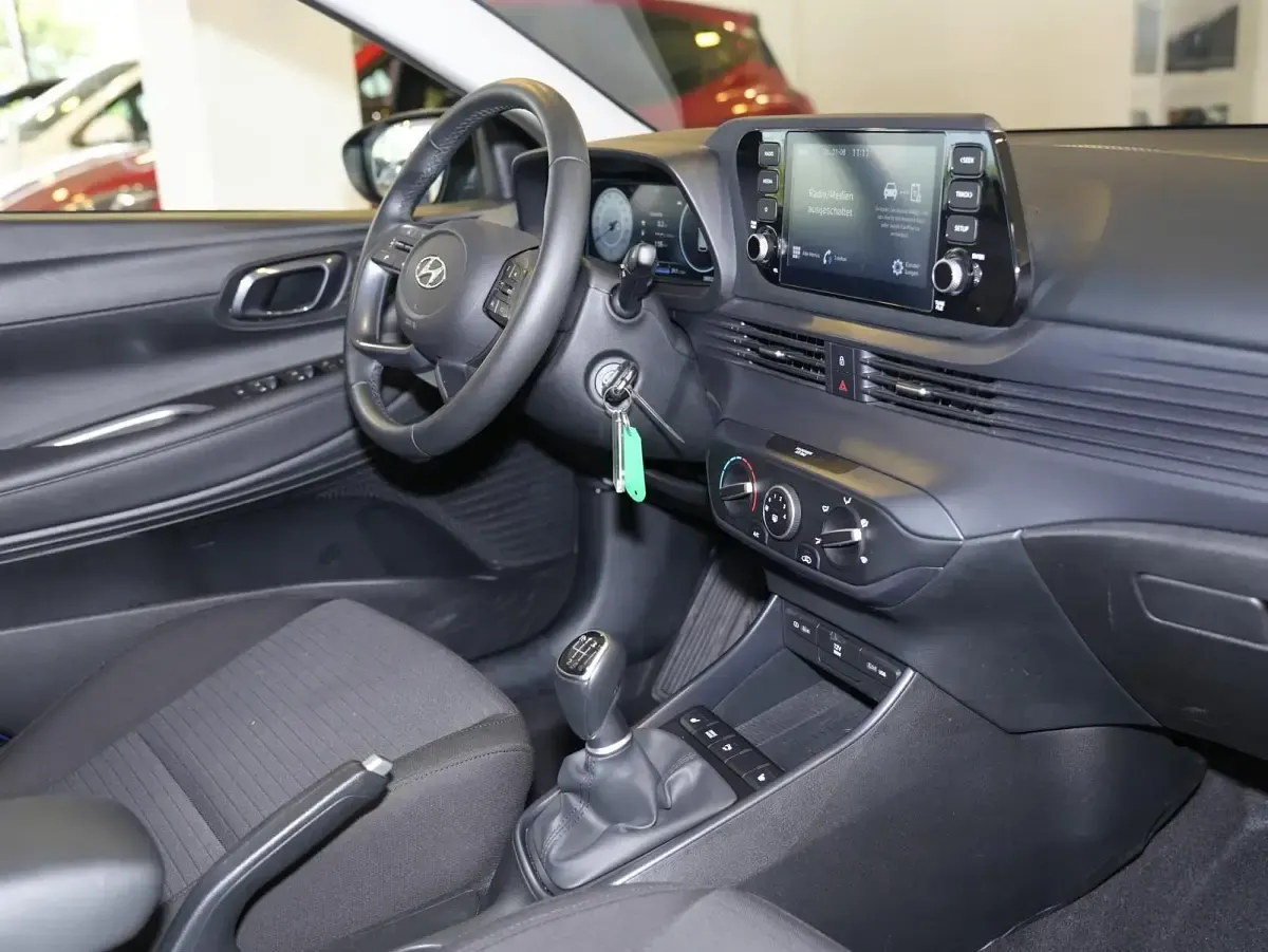 Gebraucht Hyundai i20 Trend 101 PS (74 kW) 2023 Intense blue Kleinwagen