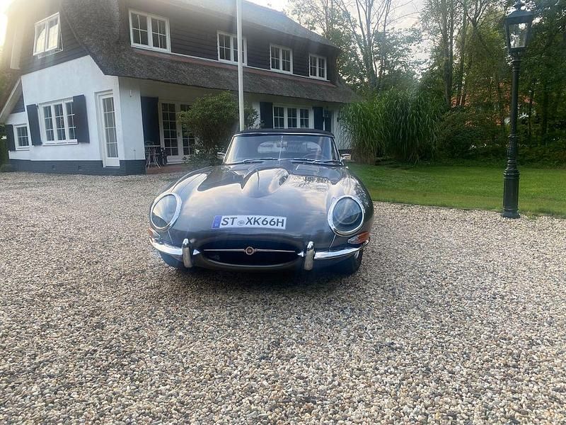 Second-hand Jaguar E-Type 264 CP (194 kW) 1967 Gri Cabrio