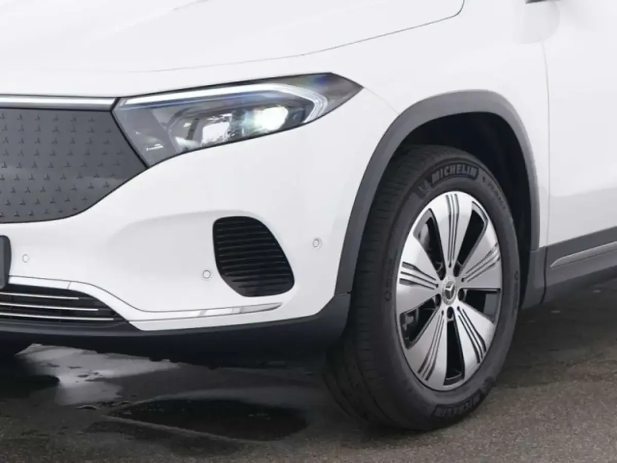 Gebraucht Mercedes EQA250+ Progressive 139 kW (190 PS) 2025 Unilack polarweiß SUV