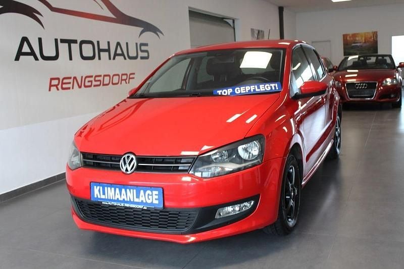 Rot Gebraucht 2011 VW Polo Team Limousine | 3.990 € (Superpreis) - Bild 1/4