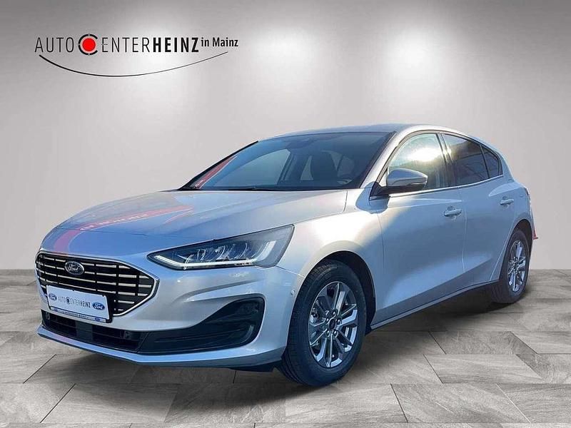 Moondust silber Gebraucht 2024 Ford Focus Titanium X Limousine | 27.990 € (Etwas zu teuer) - Bild 1/4