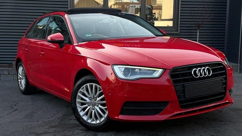Gebraucht Audi A3 Ambiente 110 PS (80 kW) 2015 Rot Limousine