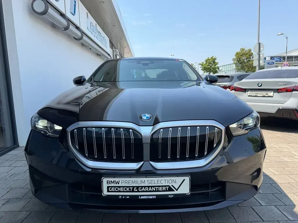 Gebraucht BMW 520 Sport Line 197 PS (144 kW) 2025 Schwarz Limousine